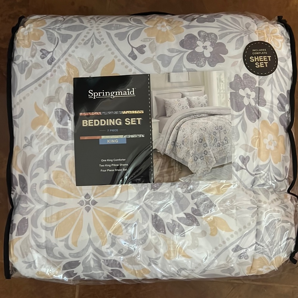 Springmaid bedding set(NEW-NEVER OPENED)